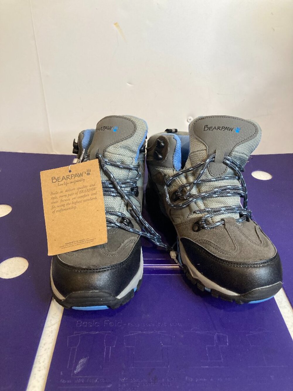 BEARPAW CORSICA WOMENS HIKING BOOTS SIZE 8 NWT